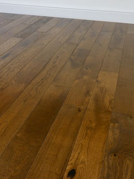 Helm Engineered Golden Oak Brushed and Lacquered 120mm x 18/5mm Wood Flooring